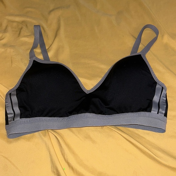 Lily of France Sport Bra - Picture 1 of 5
